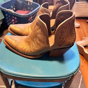 Gold Ariat Dixons